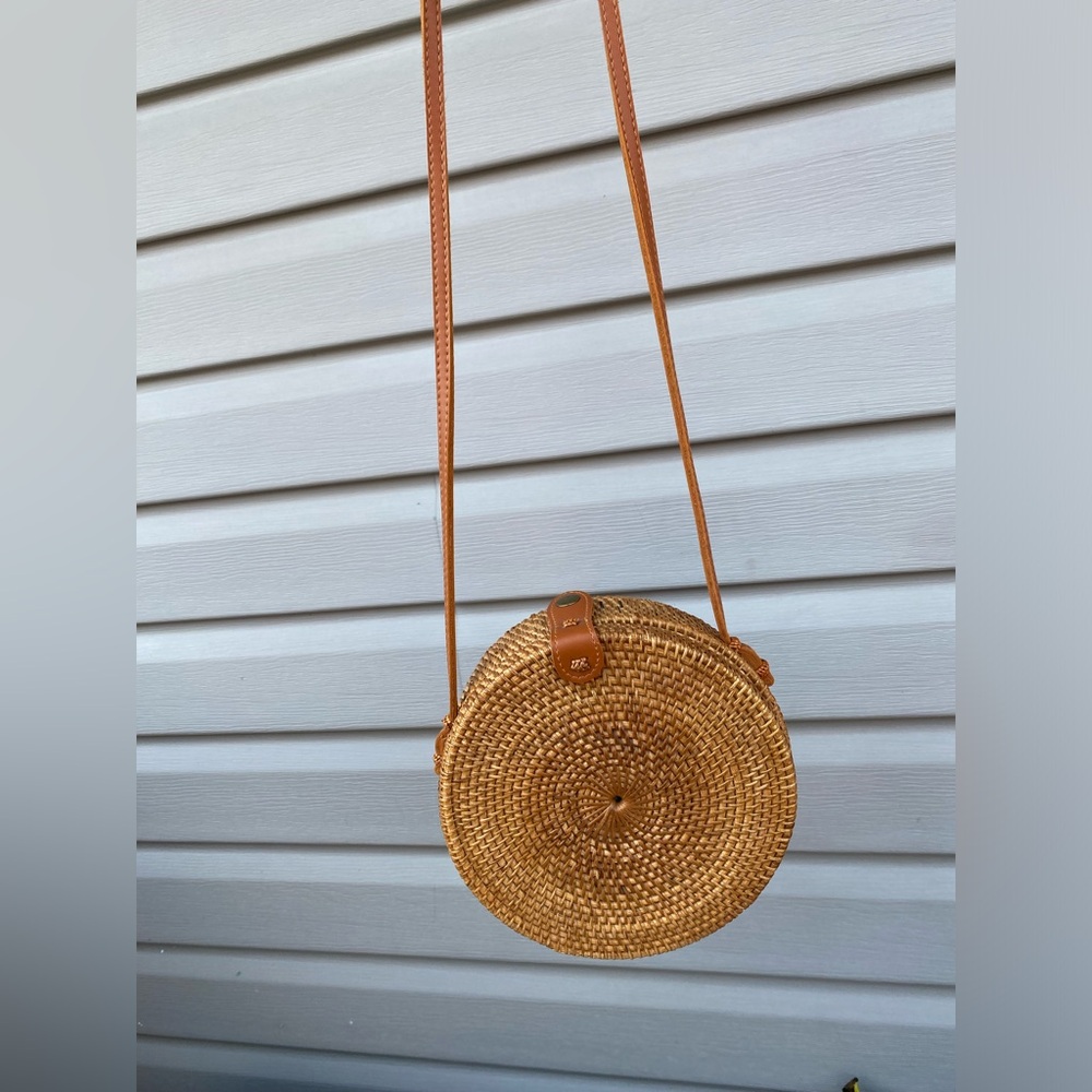 Handwoven Round Rattan Sling/Shoulder Bag - Picture 10 of 11